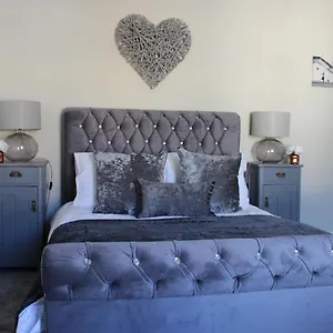 The Hampton Beautiful 3 Bedroom House With Conservatory & Garden Scarborough